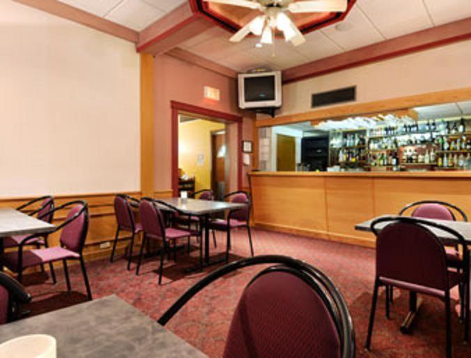 Ramada By Wyndham Yorkton Hotel Restoran gambar