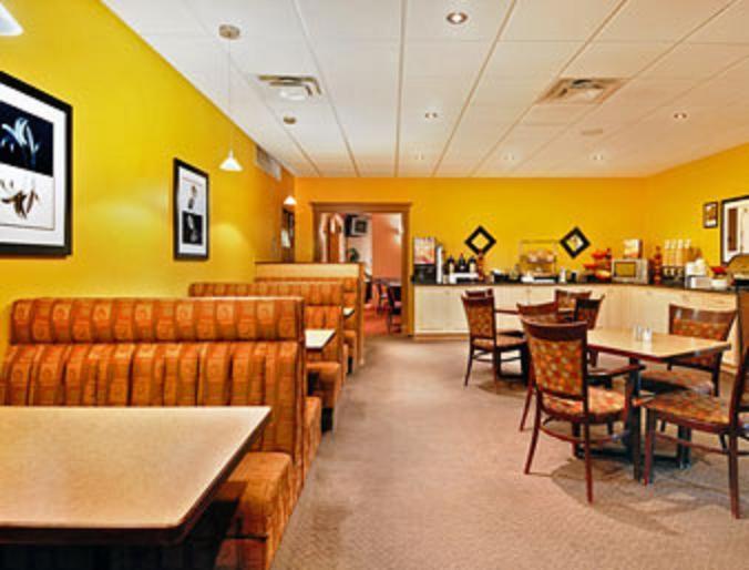 Ramada By Wyndham Yorkton Hotel Restoran gambar