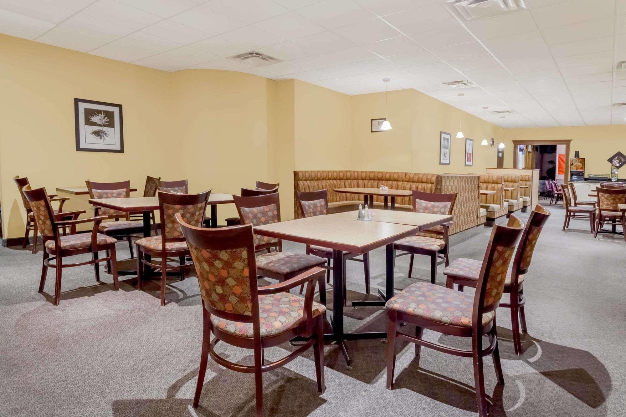 Ramada By Wyndham Yorkton Hotel Luaran gambar
