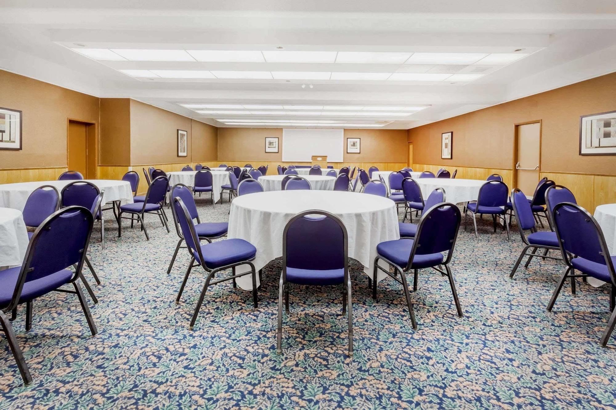 Ramada By Wyndham Yorkton Hotel Luaran gambar